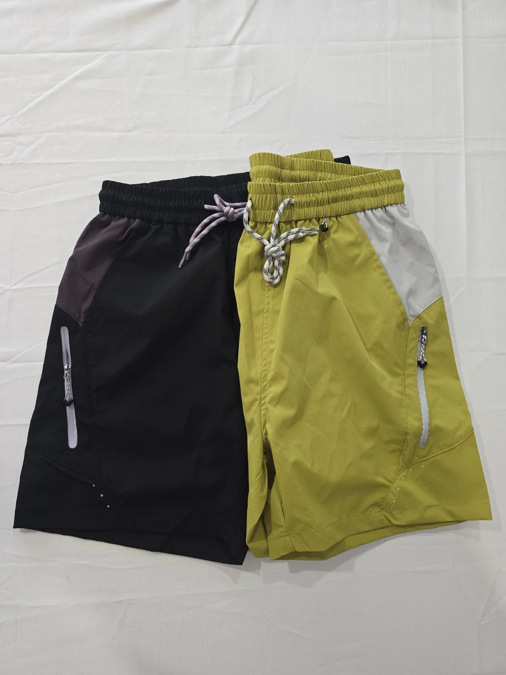 2 Men's Performance Elastic  Drawstring Waist Zipper Pockets Shorts Size Small